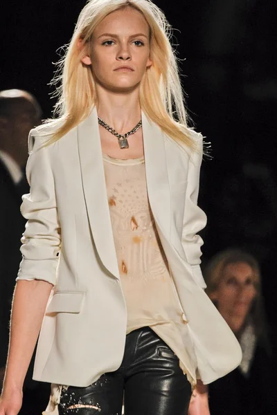 Look 17